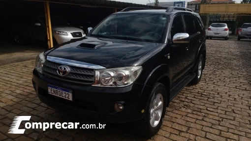 Toyota HILUX SW4 3.0 SRV 4X4 7 Lugares 16V Turbo Intercooler 4 portas