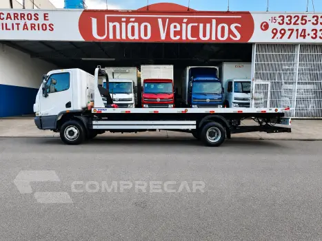 Mercedes-Benz Accelo 1017 + Plataforma (Guincho) 2 portas