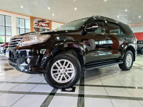 Toyota HILUX SW4 SR 4X2 2.7 AUT 4 portas