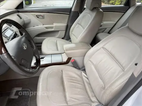 AZERA 3.3 MPFI GLS Sedan V6 24V