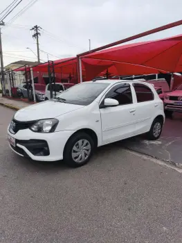 Toyota Etios Hatch 1.3 16V 4P FLEX X 4 portas