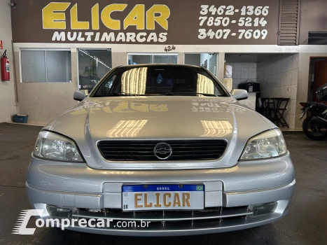 ASTRA 1.8 MPFI GL Sedan 8V