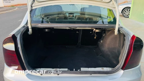 CORSA 1.4 MPFI Premium Sedan 8V
