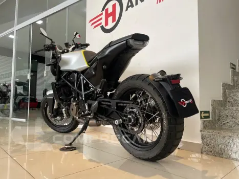 VITPILEN 701