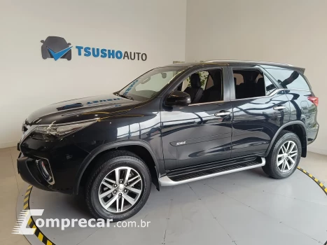 Toyota HILUX SW4 2.8 SRX 4X4 7 LUGARES 16V TURBO INTERCOOLER  4P AU 4 portas