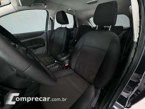Focus Hatch GLX 1.6 8V (Flex)