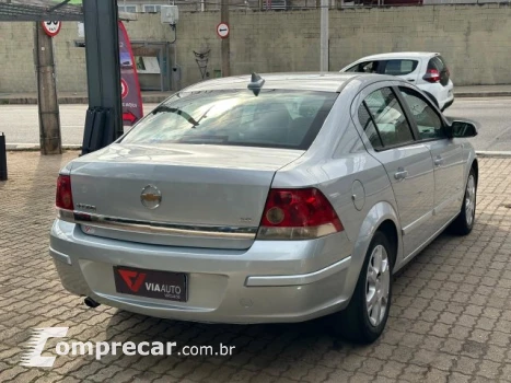 VECTRA SEDAN - 2.0 MPFI ELEGANCE 8V 4P MANUAL