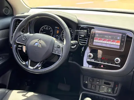 Outlander 3.0 HPE-S 4WD CVT