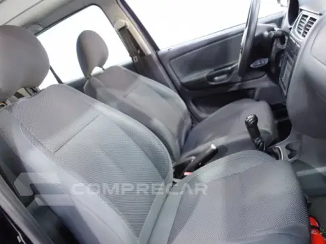 FOX - 1.6 MI 8V 4P MANUAL