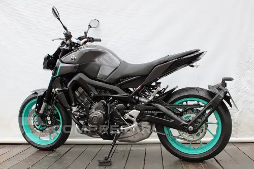 YAMAHA MT-09