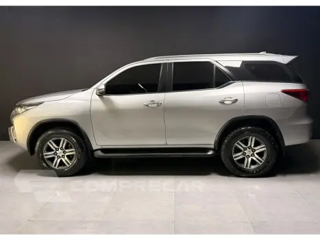 HILUX SW4 2.7 SRV 7 LUGARES 4X2 16V FLEX 4P AUTOMÁTICO