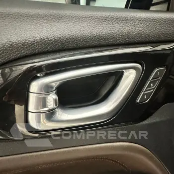 Commander Overl. 2.2 TD 4x4 Diesel Aut.