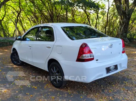 ETIOS 1.5 X PLUS SEDAN 16V FLEX 4P AUTOMÁTICO