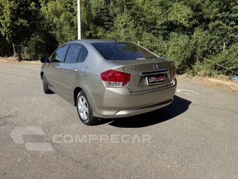 CITY 1.5 DX Sedan 16V
