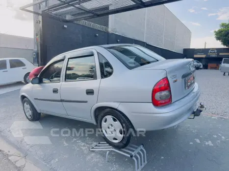 Classic Sedan 1.6 4P