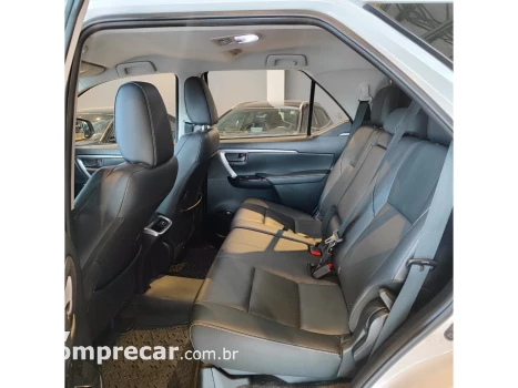 HILUX SW4 2.8 D-4D TURBO DIESEL SRX 7L 4X4 AUTOMÁTICO