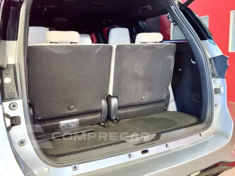 HILUX SW4 2.8 D-4D TURBO DIESEL DIAMOND 7L 4X4 AUTOMÁTICO