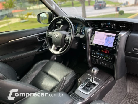 HILUX SW4 2.8 D-4D TURBO DIESEL SRX 7L 4X4 AUTOMÁTICO