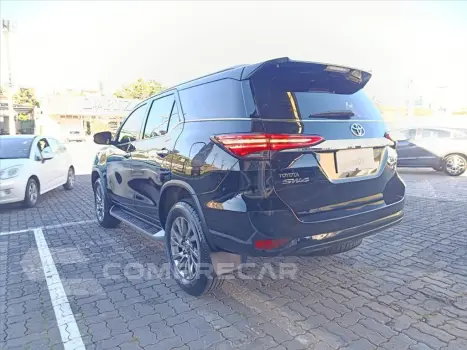 HILUX SW4 2.8 D-4D TURBO DIESEL SRX 7L 4X4 AUTOMÁ