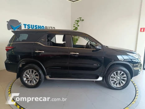 HILUX SW4 2.8 D-4D TURBO SRX 7L 4X4 AUTOMÁTICO