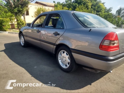 Mercedes-Benz C 180 1.8 Classic Plus 4 portas