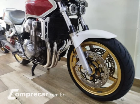 CB 1300