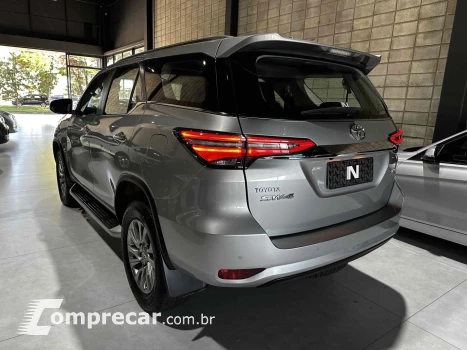 HILUX SW4 2.8 D-4D TURBO DIESEL SRX 7L 4X4 AUTOMÁTICO