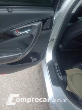 AZERA 3.3 MPFI GLS Sedan V6 24V