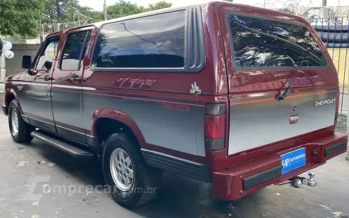 Veraneio 4.0 4P DIESEL CUSTOM S CABINE DUPLA