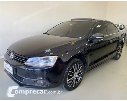 Volkswagen JETTA 2.0 TSI HIGHLINE 200CV GASOLINA 4P TIPTRONIC 4 portas