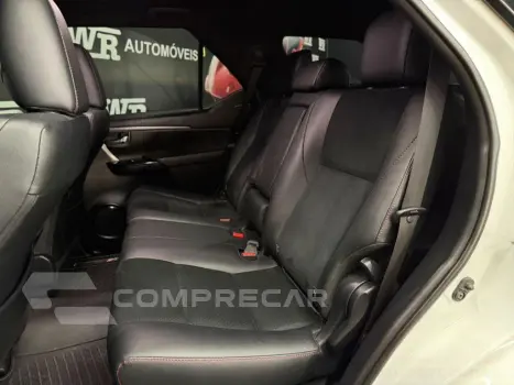 HILUX SW4 2.8 D-4d Turbo Gr-s 7L 4X4