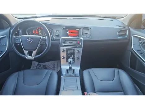 S60 2.0 T4 MOMENTUM GASOLINA 4P AUTOMÁTICO