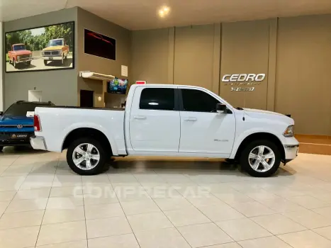 1500 5.7 V8 CLASSIC LARAMIE CABINE DUPLA 4X4 AUTOMÁTICO
