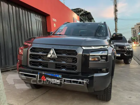 Mitsubishi TRITON 2.4 BITURBO DIESEL CD KATANA 4X4 AUTOMÁTICO 4 portas