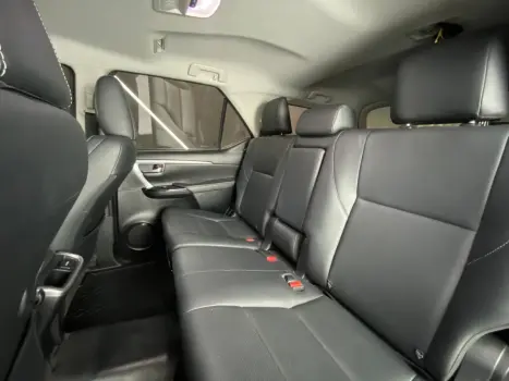 Hilux SW4 SRX Plat. 4x4 2.8 TB Die. Aut.