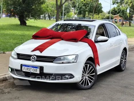 Volkswagen JETTA 2.0 TSI HIGHLINE 211CV GASOLINA 4P TIPTRONIC 4 portas