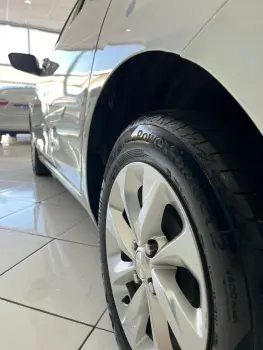 ONIX 1.0 Turbo Plus LT