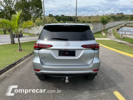 HILUX SW4 2.8 D-4D TURBO DIESEL SRX 7L 4X4 AUTOMÁTICO