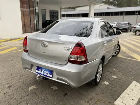 ETIOS 1.5 X PLUS SEDAN 16V FLEX 4P AUTOMÁTICO