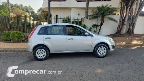 FIESTA 1.6 MPI Class Hatch 8V