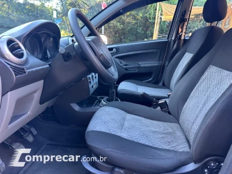 FIESTA HATCH - 1.6 ROCAM SE PLUS 8V 4P MANUAL