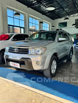 Toyota Hilux SW4 SRV D4-D 4x4 3.0 TDI Dies. Aut 4 portas