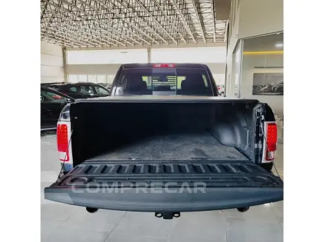 CLASSIC 5.7 V8 GASOLINA LARAMIE NIGHT EDITION CD 4X4 AUTOMÁT