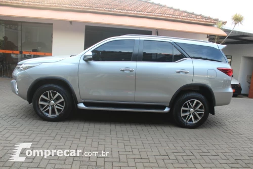 Hilux SW4 2.8 4P SRX 4X4 7 LUGARES TURBO DIESEL AUTOMÁTICO