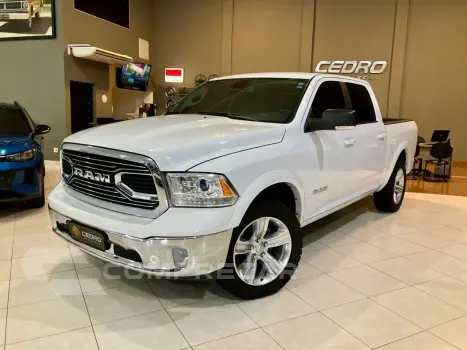 RAM 1500 5.7 V8 CLASSIC LARAMIE CABINE DUPLA 4X4 AUTOMÁTICO 4 portas