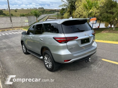HILUX SW4 2.8 D-4D TURBO DIESEL SRX 7L 4X4 AUTOMÁTICO