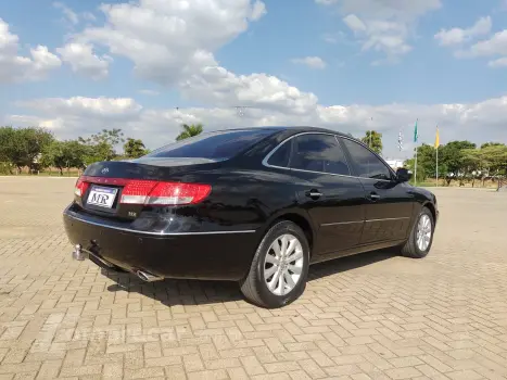 AZERA 3.3 MPFI GLS Sedan V6 24V