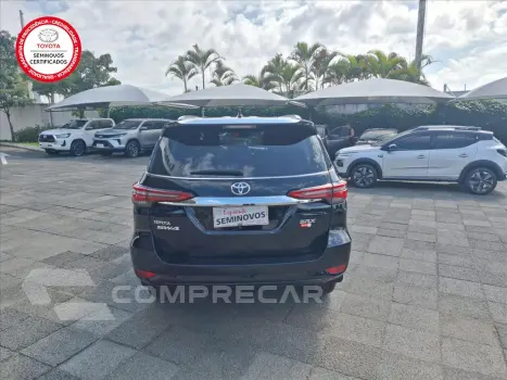 HILUX SW4 2.8 D-4D TURBO DIESEL SRX 7L 4X4 AUTOMÁ