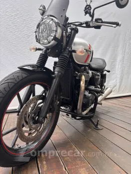 TRIUMPH STREET TWIN