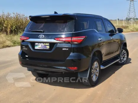 HILUX SW4 2.8 D-4D TURBO DIESEL SRX 4X4 AUTOMÁTICO